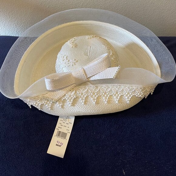 Jezebel Vintage White Hat with Lace and Veil main image 5